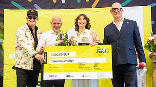 Preisverleihung an Irma Neumüller