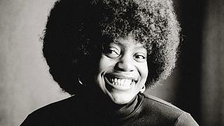 Portraitfoto der Künstlerin Savannah Hauskeller