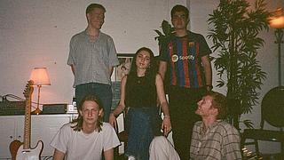 Die Band Akari mit ihren fünf Mitgliedern.