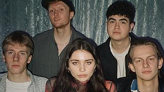 Die Band Akari mit ihren fünf Mitgliedern.